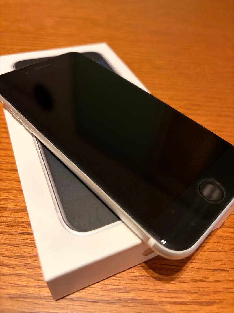 iPhone SE 64GB SIMフリー