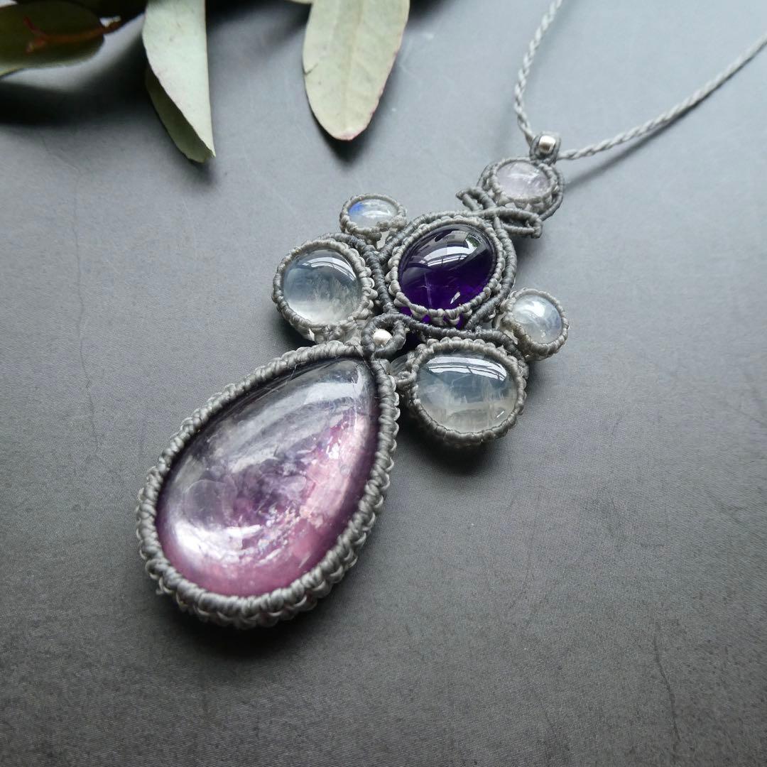 レピドライトと4種類の天然石のマクラメネックレス