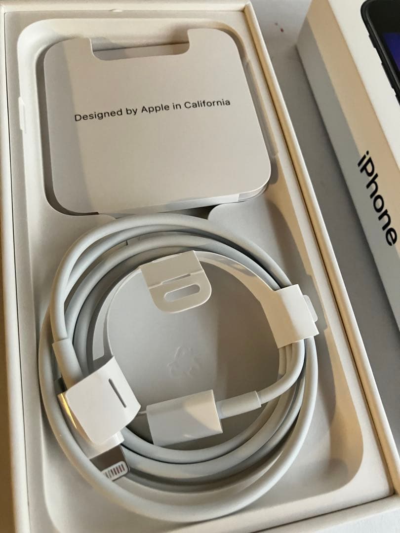 【中古・箱付き】Apple iPhone SE3 64GB スペースグレー 本体