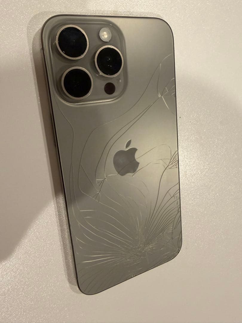 Apple iPhone 15 Pro MAX 背面ひび割れ sim free