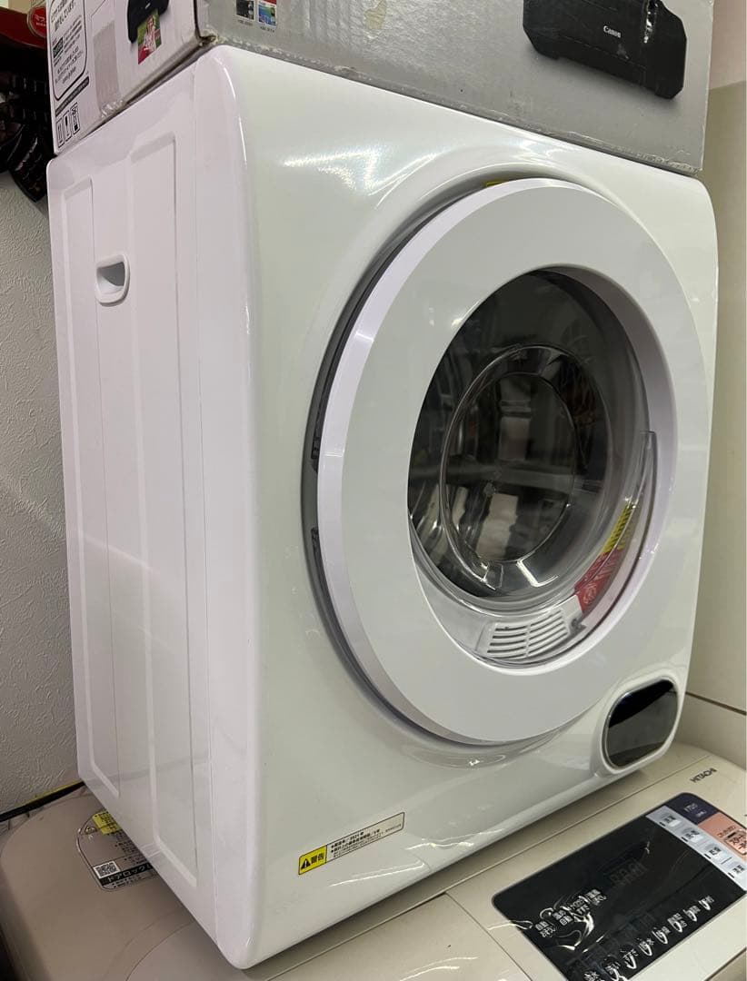 コンパクトサイズの衣類乾燥機　タッチパネル式