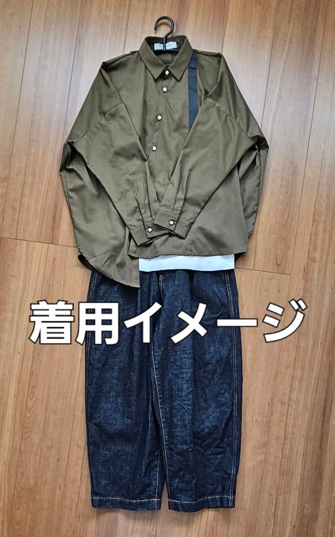 【未使用】ブランバスク　アシンメトリ－　パールボタン　シャツ