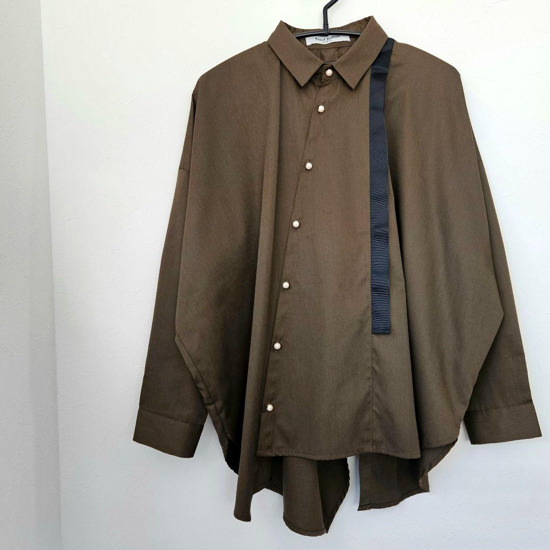 【未使用】ブランバスク　アシンメトリ－　パールボタン　シャツ