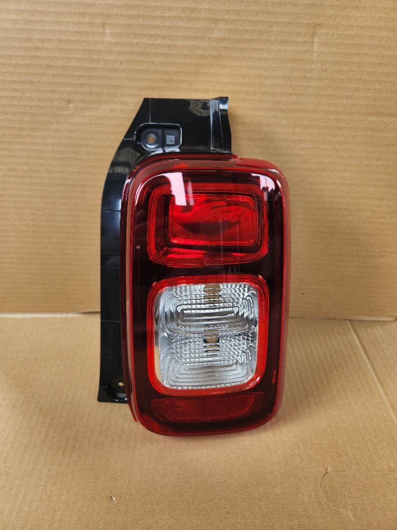 ワゴンRスマイルテールランプ 右側用