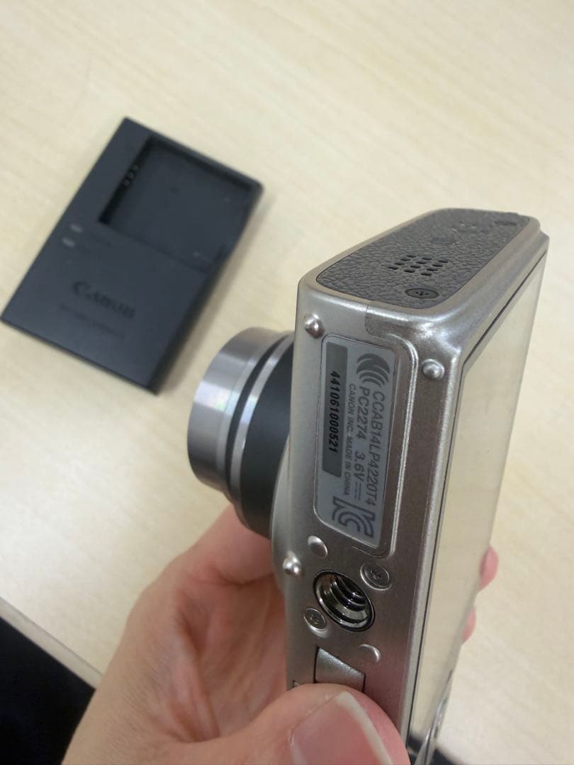 Canon IXY 650 デジタルカメラ 本体と充電器