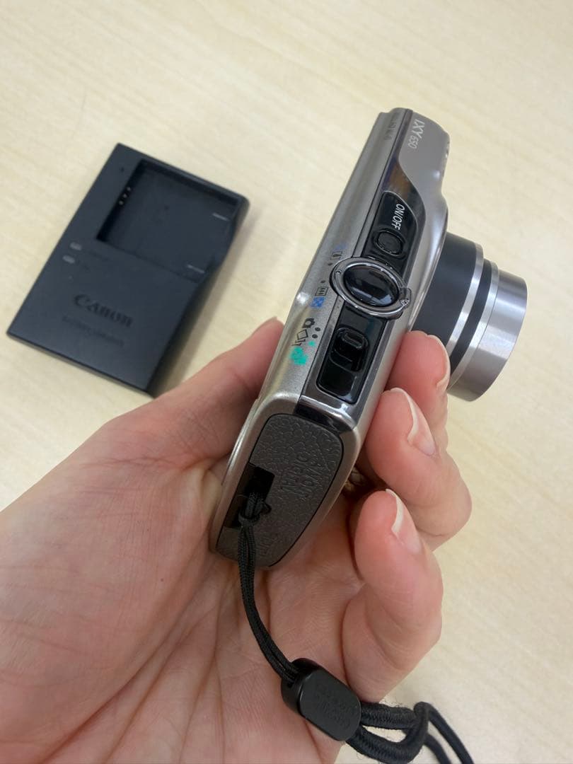Canon IXY 650 デジタルカメラ 本体と充電器