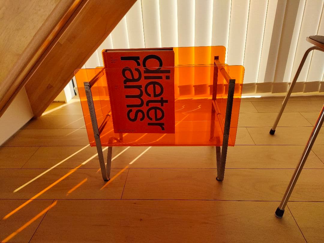 オレンジ アクリル マガジンラック　ミッドセンチュリー　レトロ　スペースエイジ