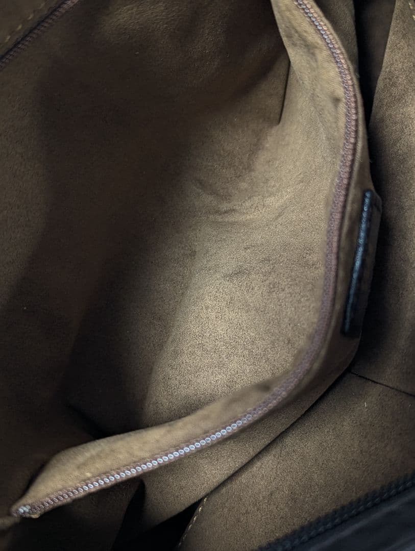 im product　ISSEY MIYAKE ショルダーバック　レザーB739