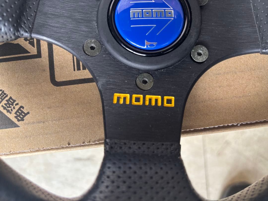 momo TEAM 280Φ ホーン、ホーンホルダーた付き