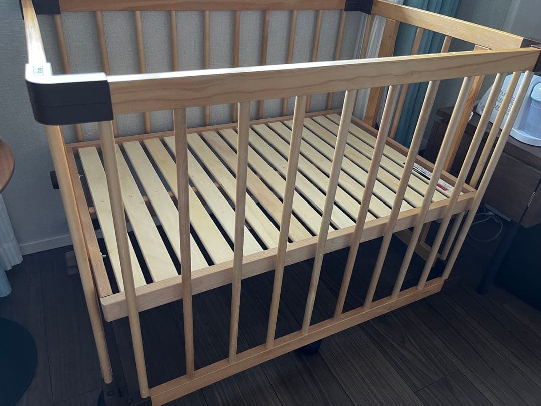 Farska木製ベビーベッド 移動可能キャスター付き