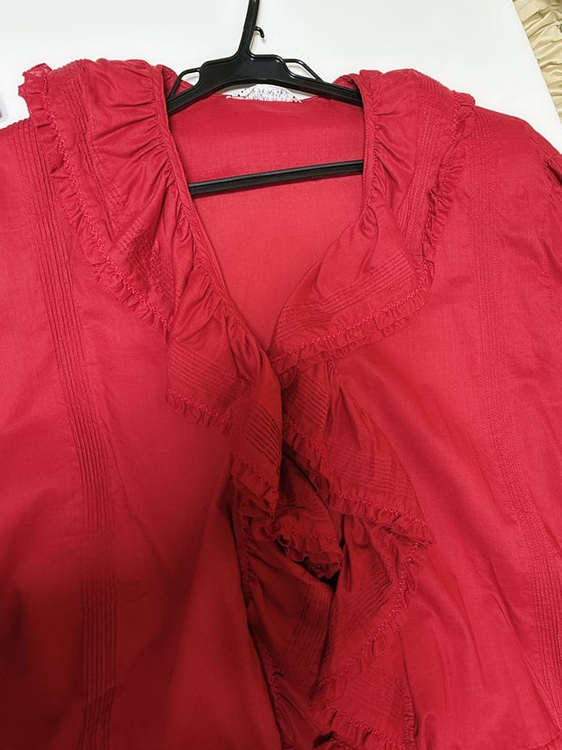 カネコイサオ　オーバーブラウス　レッド