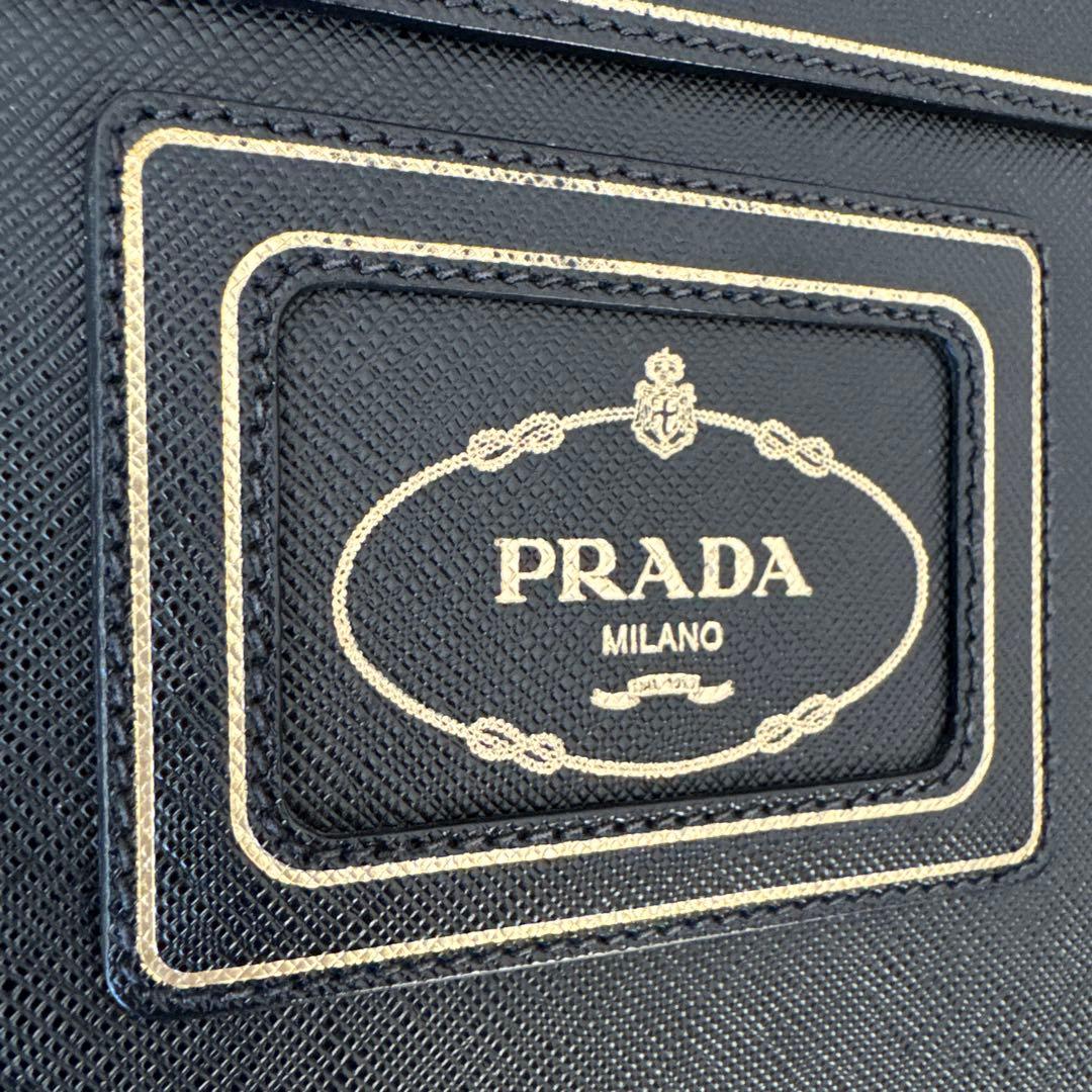 最終値引げ！Prada ドキュメントケース