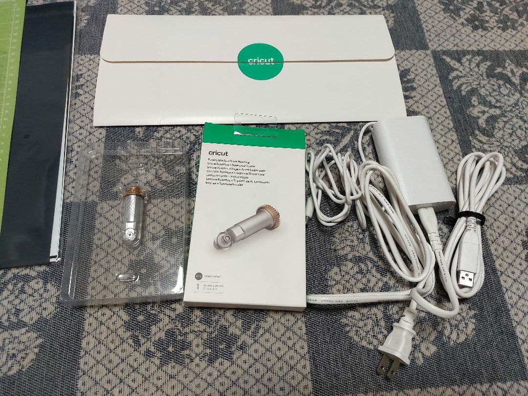 ライム Cricut Maker 3 カッティングマシン 本体　美品