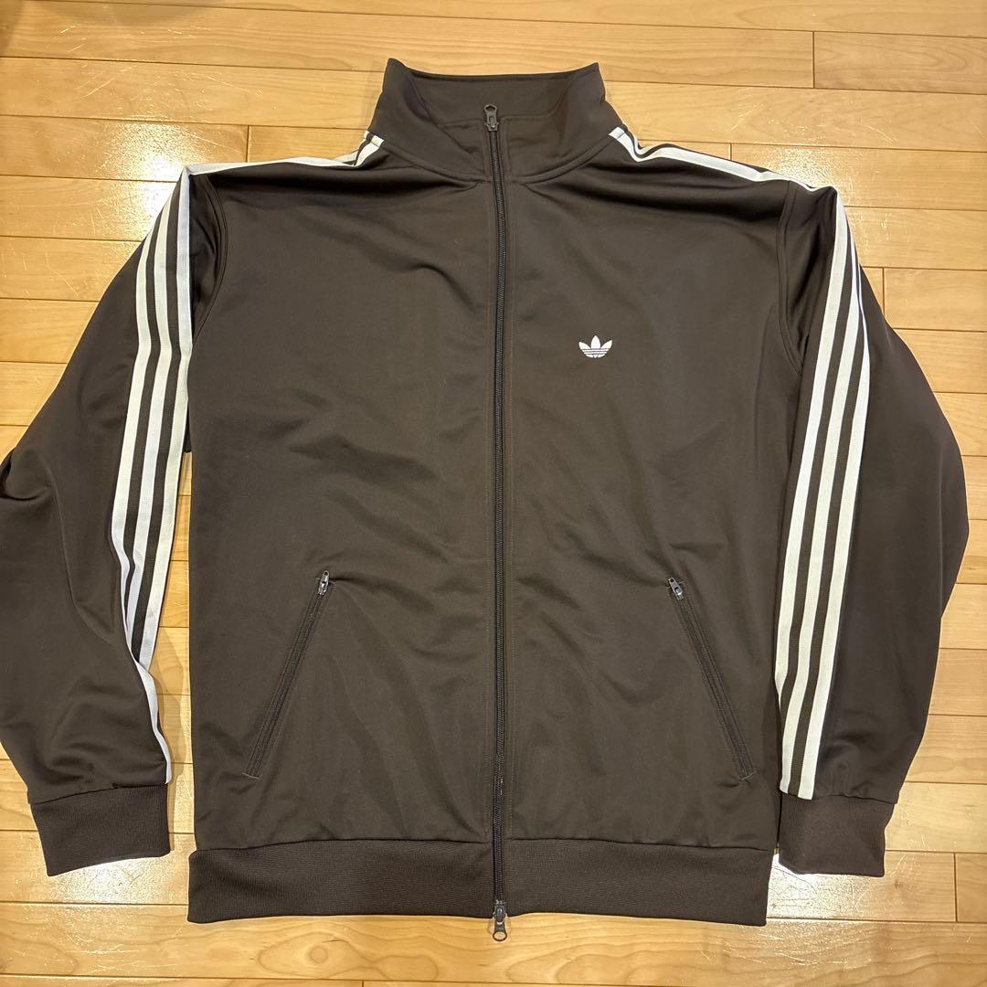 adidas ジェンダーニュートラル　トラックジャケット ブラウン