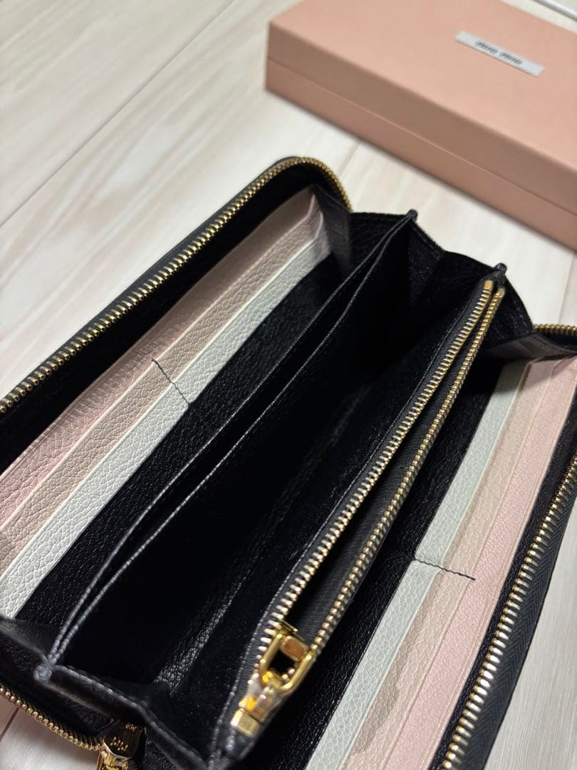MIU MIU ブラックレザー 長財布 箱付き