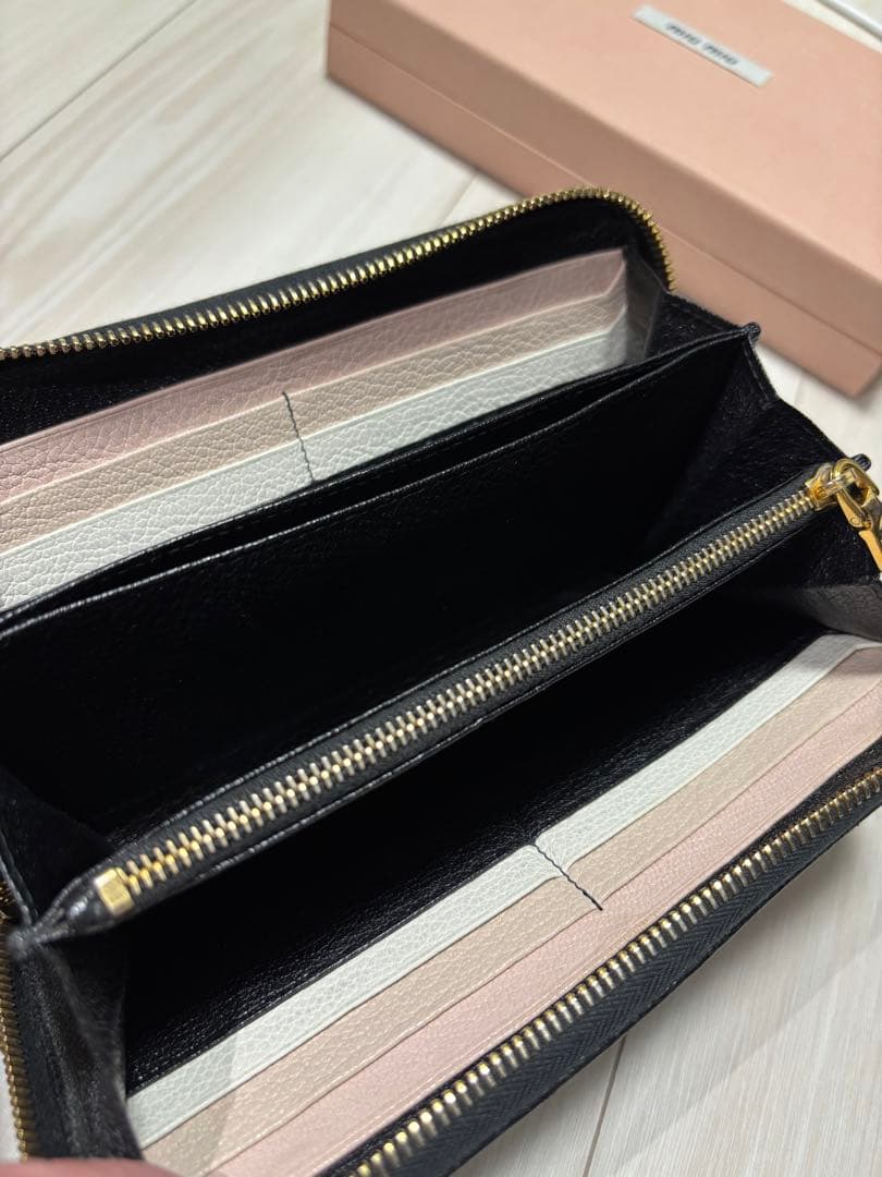 MIU MIU ブラックレザー 長財布 箱付き