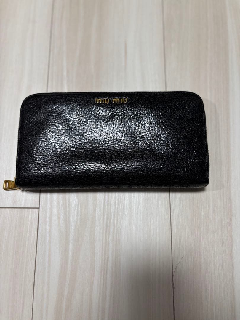 MIU MIU ブラックレザー 長財布 箱付き