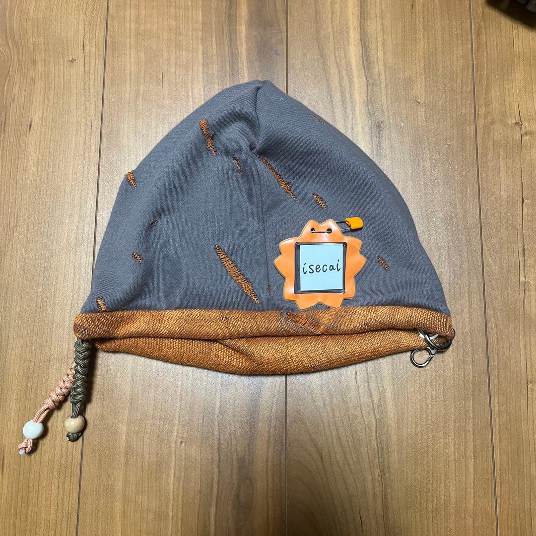 isecai ビーニー　オレンジ　グレー