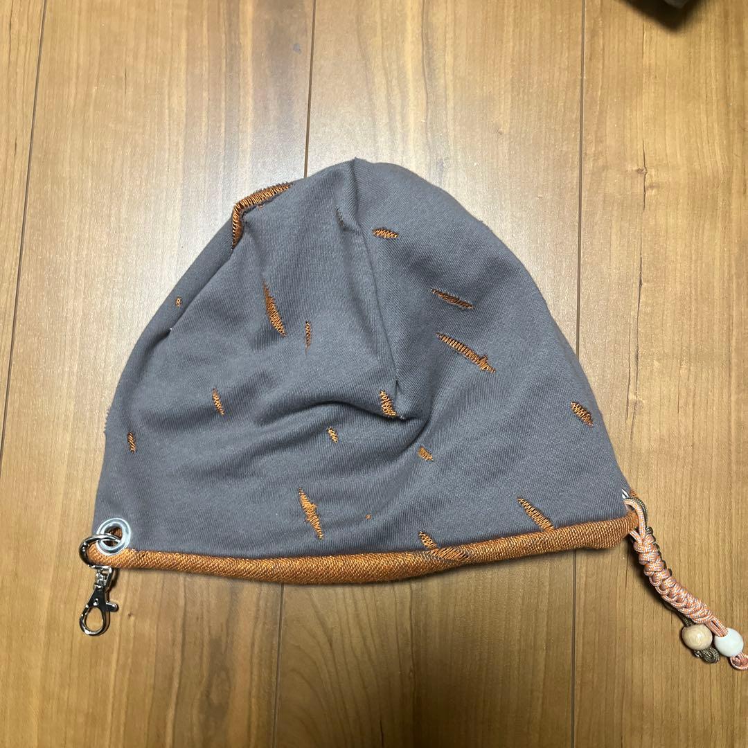 isecai ビーニー　オレンジ　グレー