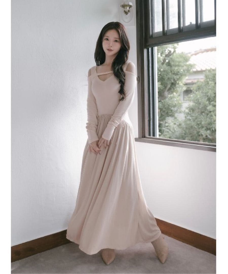 エッジデザインカットロングワンピース