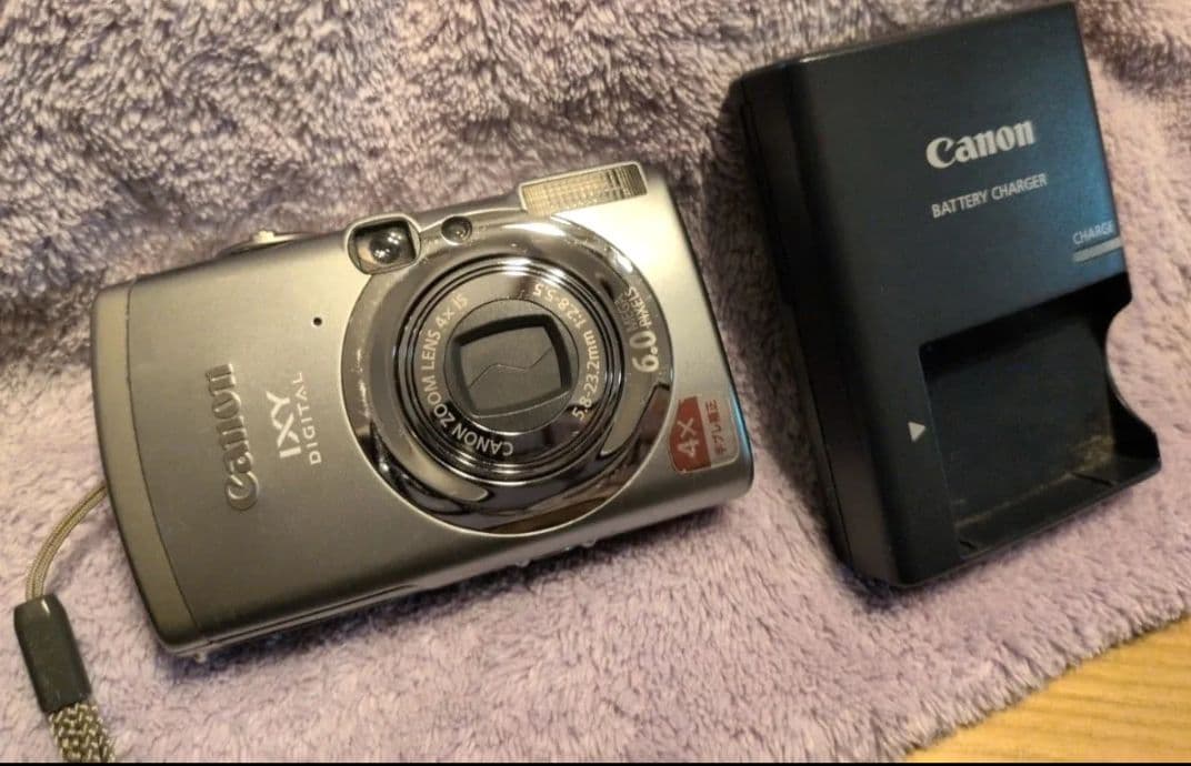 Canon IXY Digital 800 IS デジタルカメラ 充電器付き