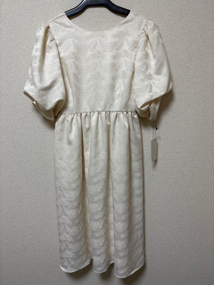 新品　人気　etoll. ジャガードパフスリーブドレスMサイズ　アイボリー
