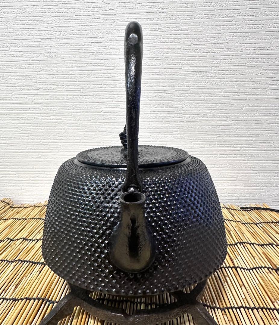 未使用品　南部岩鋳四代目清末作 　真作保証　１８型九重アラレ　南部鉄瓶