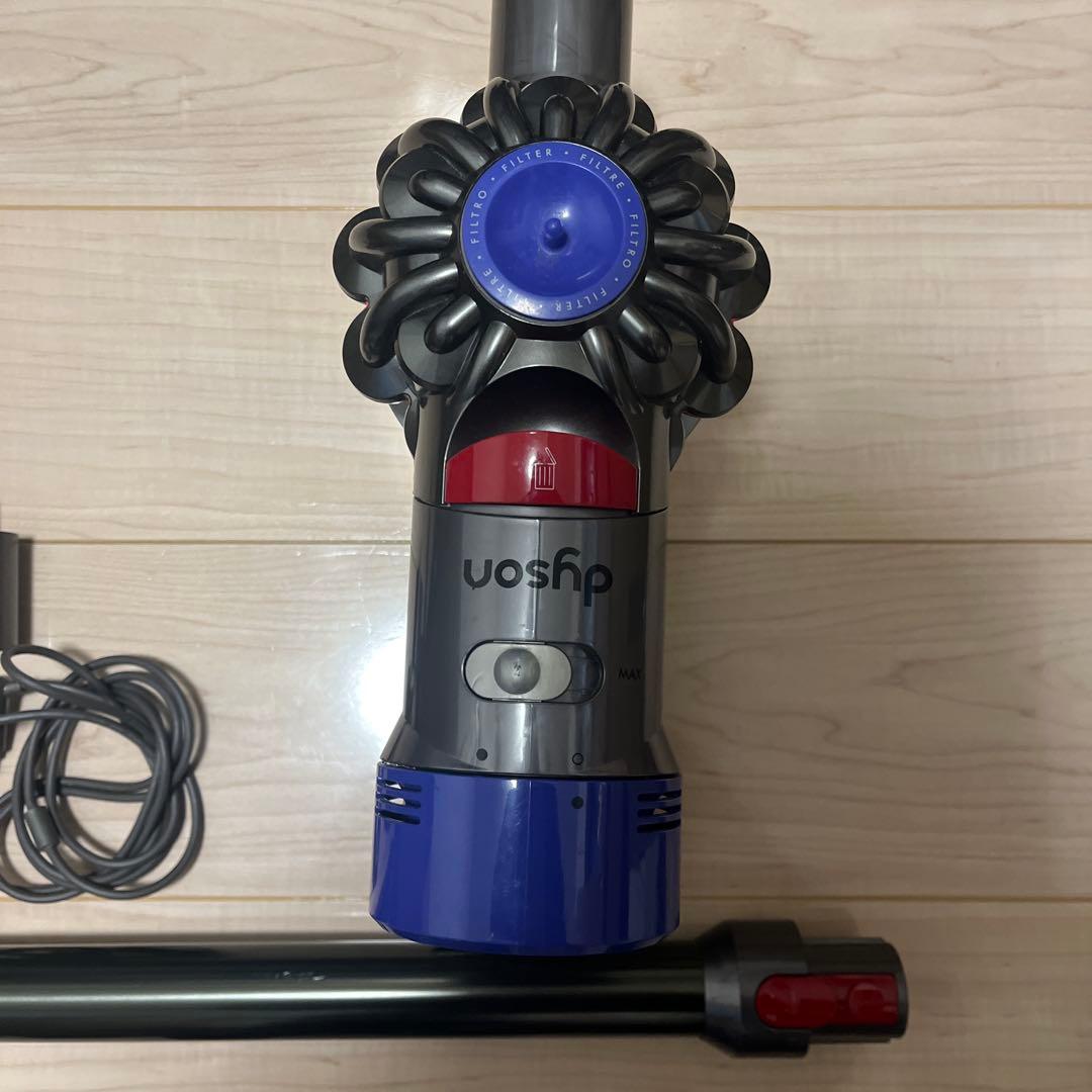 ② すぐ使える！動作品！dysonダイソンコードレスクリーナー純正SV10