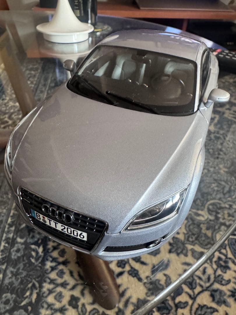Audi TT シルバー ミニカー 1/18