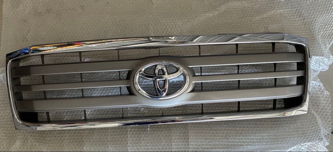 ランドクルーザー100 後期　純正グリル