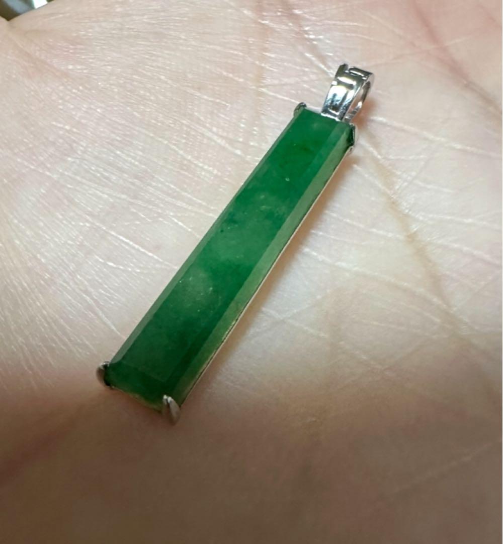 A U750. ホワイト18￼K金ジェダイト翡翠緑色 長方形 ペンダント
