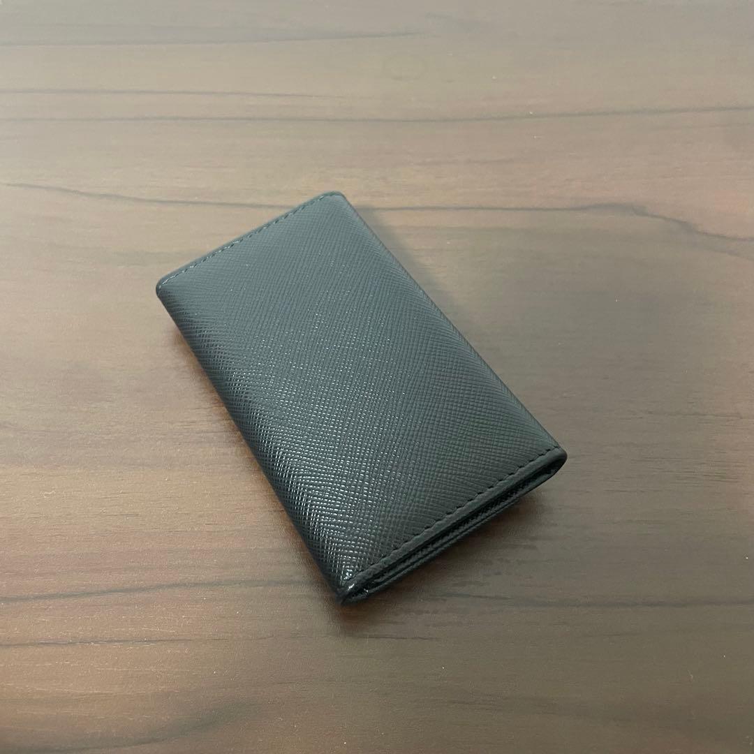 PRADA サフィアーノレザートライアングル キーケース