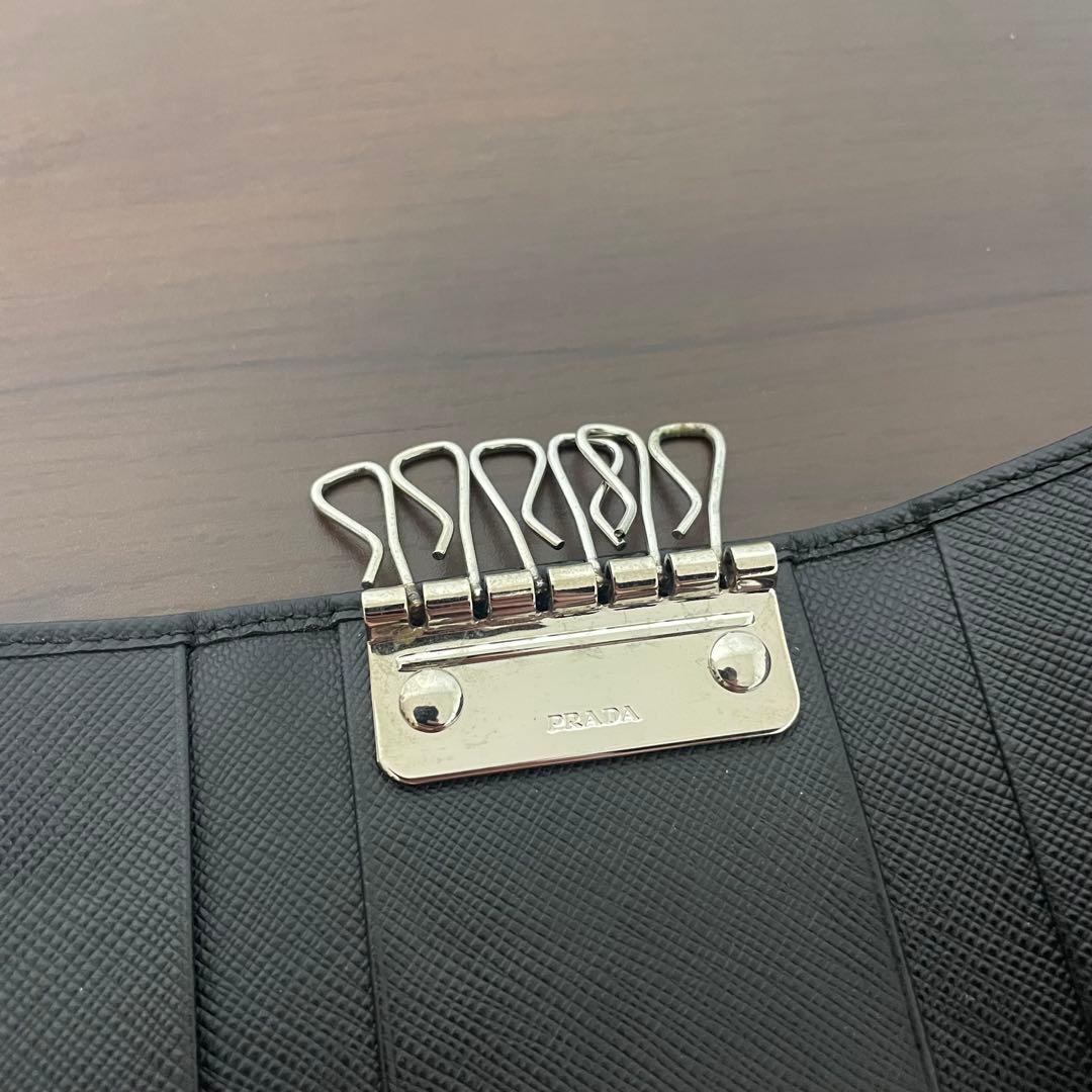PRADA サフィアーノレザートライアングル キーケース