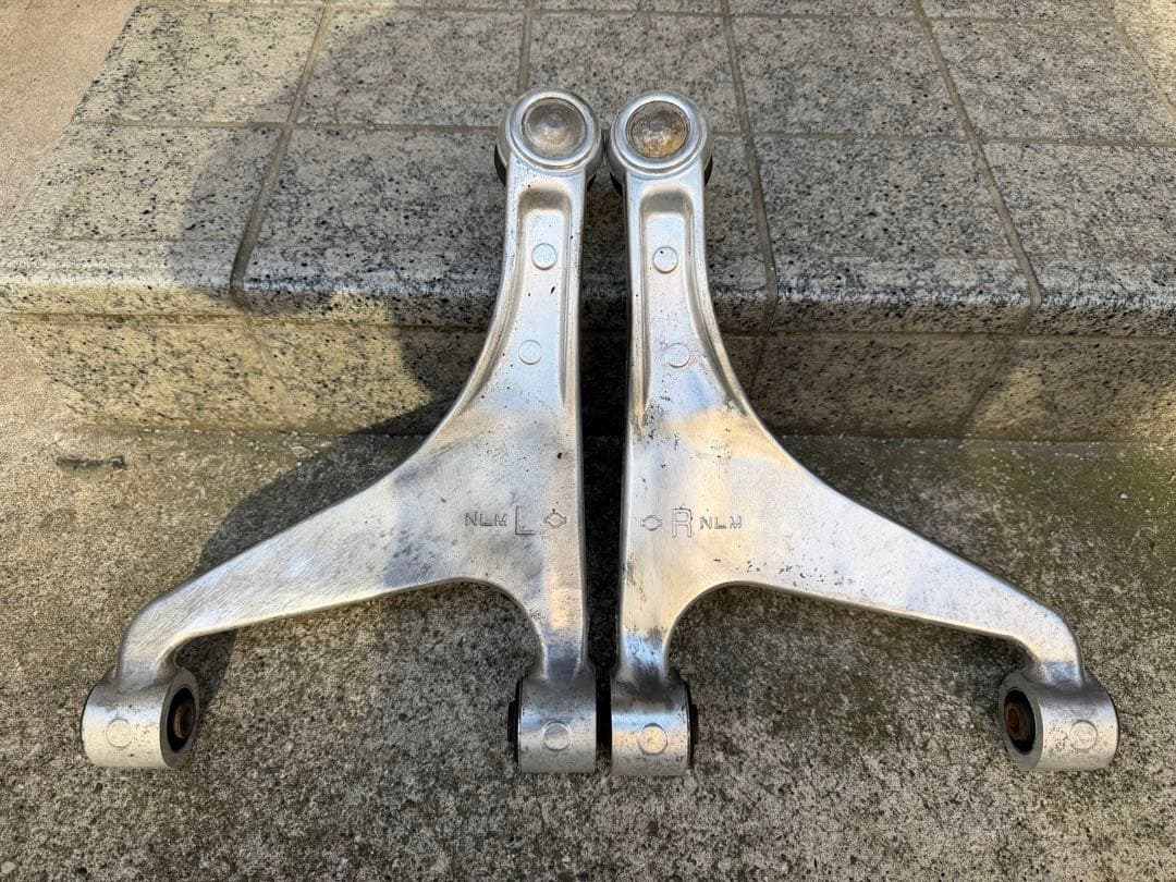 コイキング　V36スカイラインセダン純正リアアルミアーム　左右セット