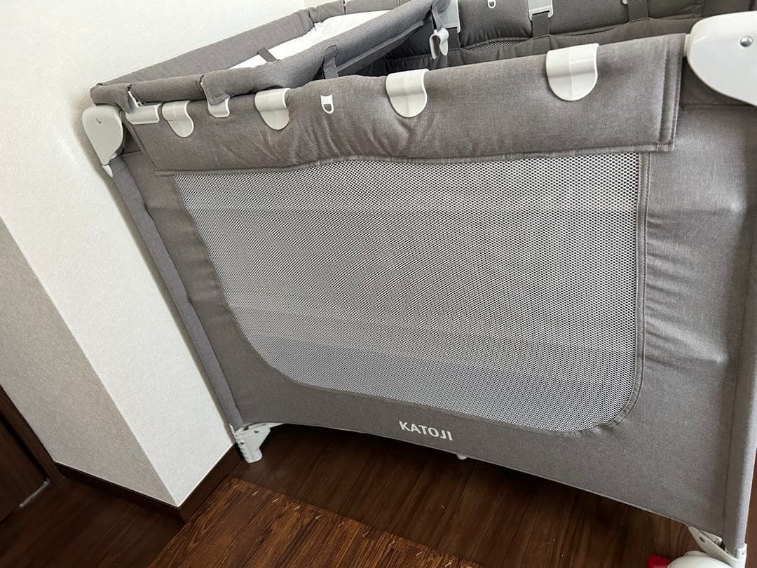 KATOJI カトージ　おむつ替えテーブル付きポータブルベビーベッド