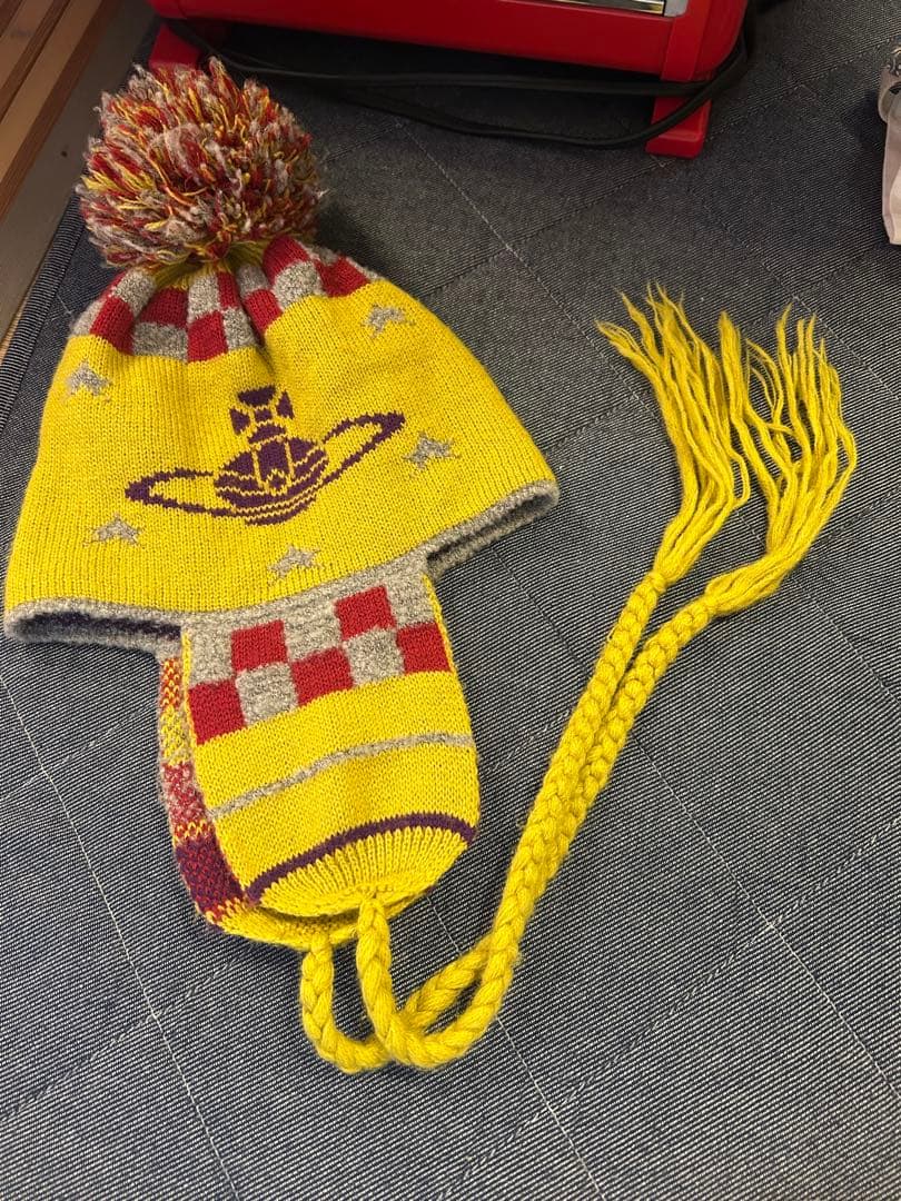 Vivienne Westwood ニット帽 ヴィヴィアン イエロー ポンポン