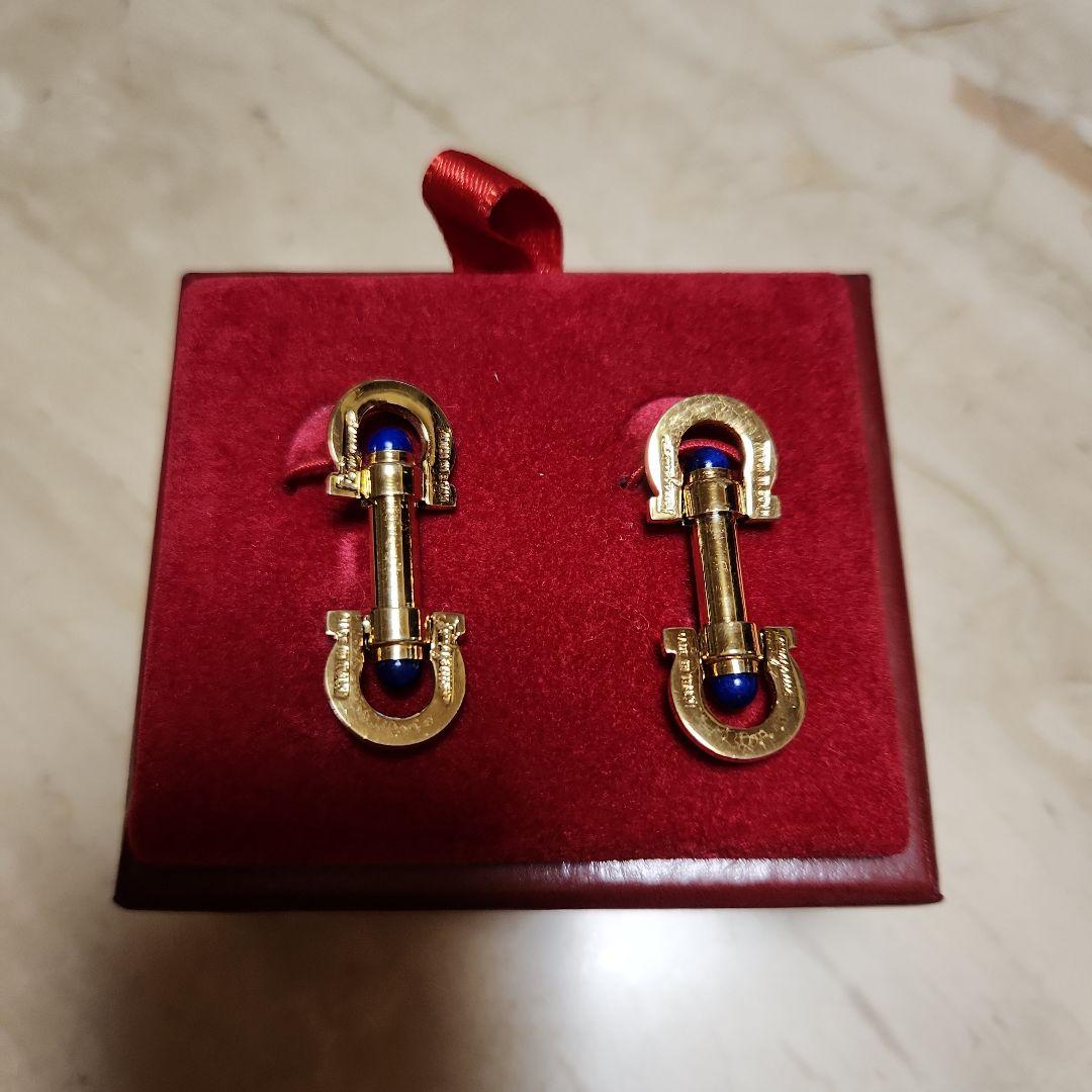 サルバトーレフエラガモ金色 カフリンクス 青エナメル付き