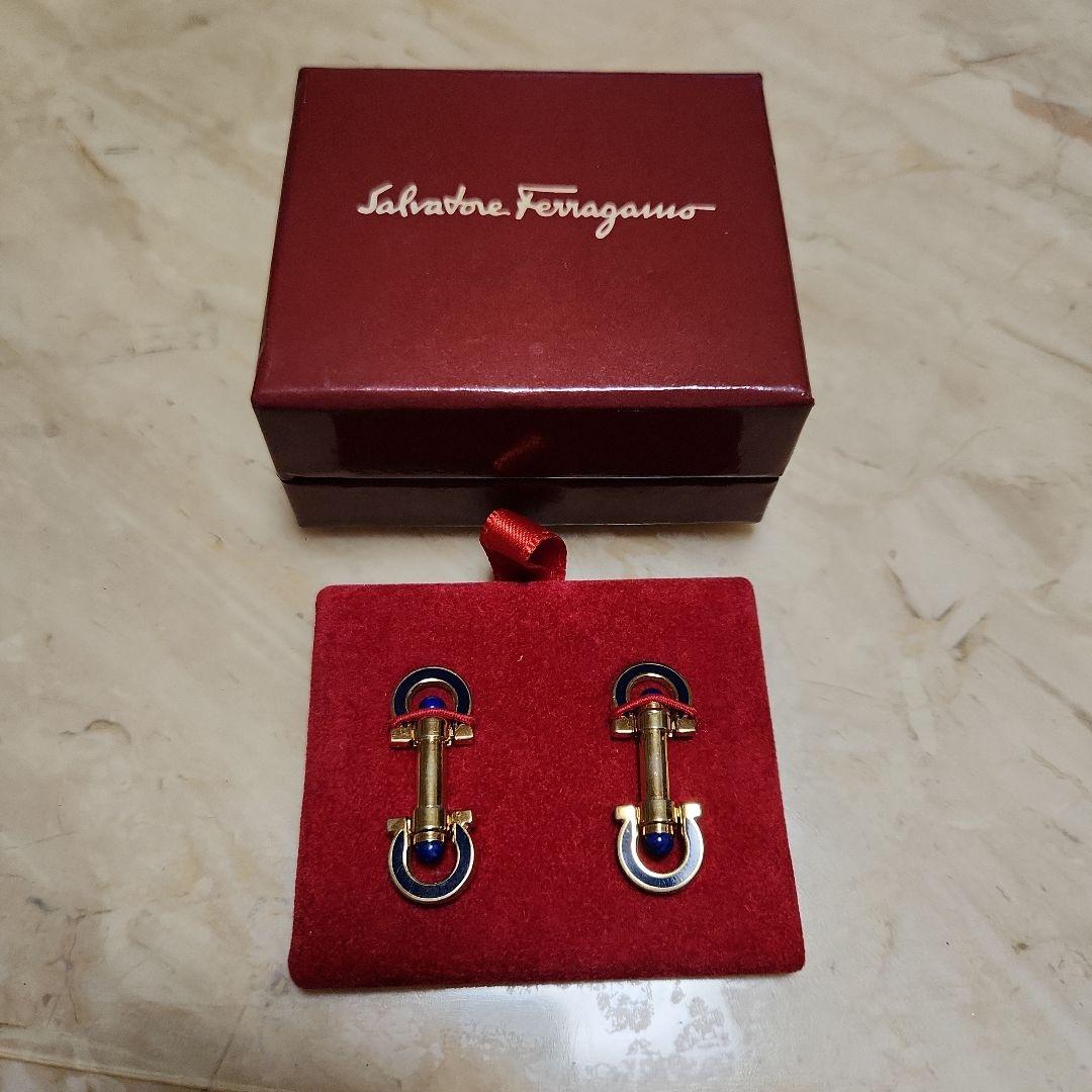 サルバトーレフエラガモ金色 カフリンクス 青エナメル付き