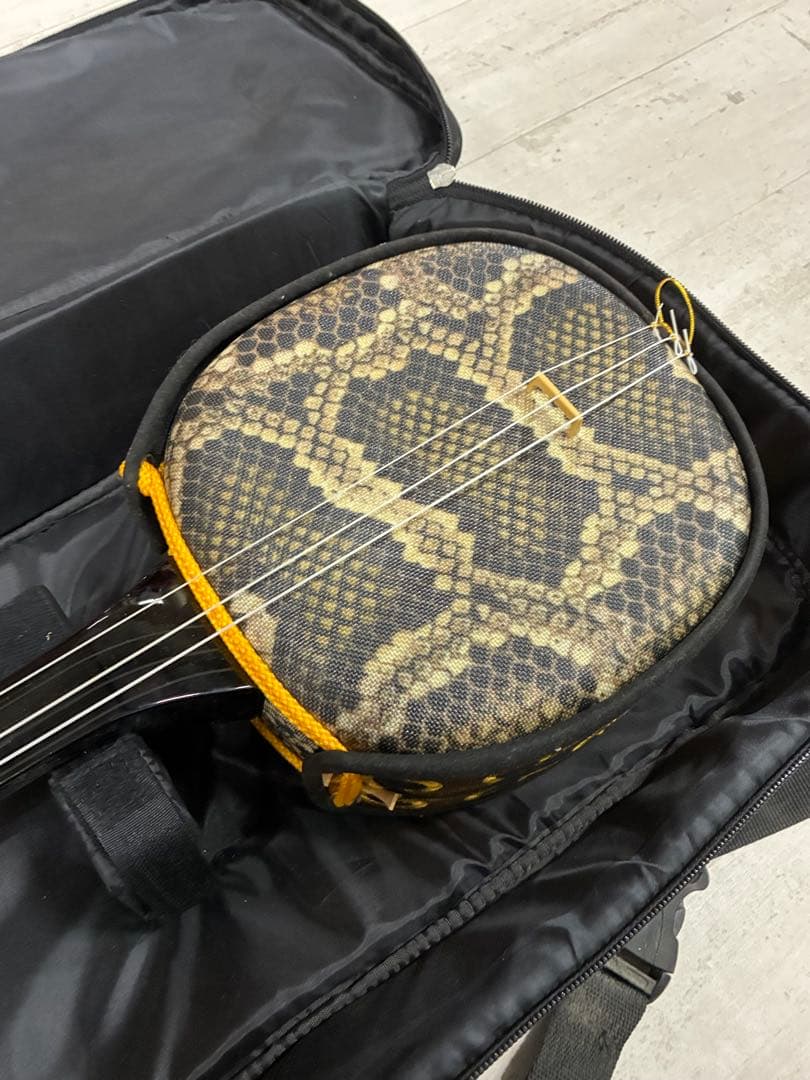 B0105）沖縄三線 蛇三線 人工皮 蛇柄 三味線 和楽器 ケースおまけ