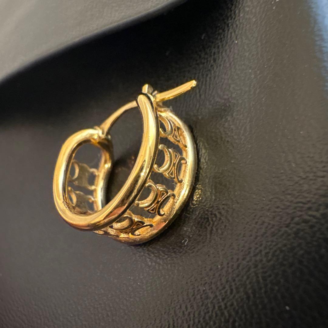 セリーヌ　トリオンフ　マルチフープピアス