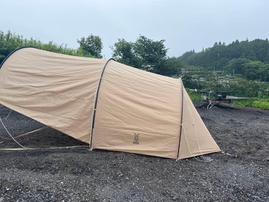 ベージュ タン　ドーム型 キャンプテント カマボコテントスラッシュ
