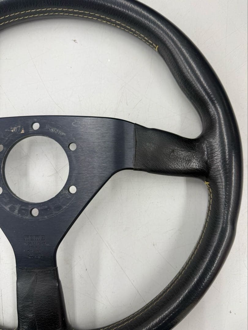 MOMO ステアリング　ホーンボタン付　TYP V35
