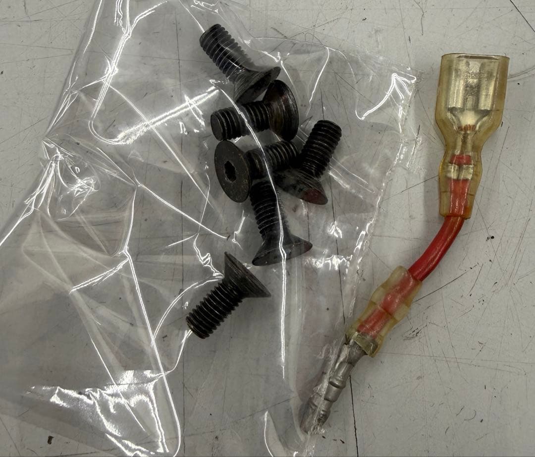 MOMO ステアリング　ホーンボタン付　TYP V35