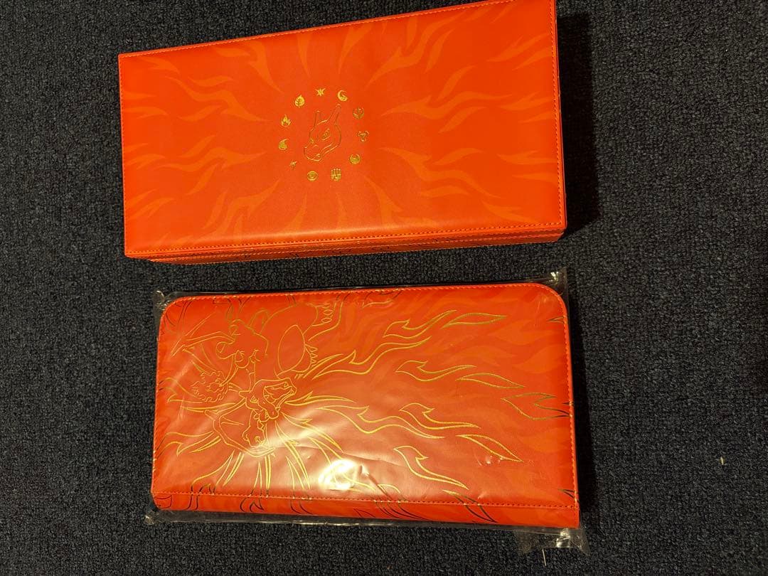 ポケモンカードゲーム　中国語版限定　リザードン模様ファイル+収納ボックス