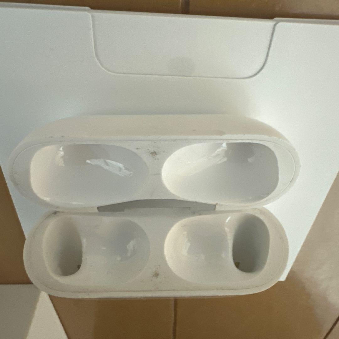 AirPods本体 ホワイト 充電ケース付き　正規品　最終値下げ！