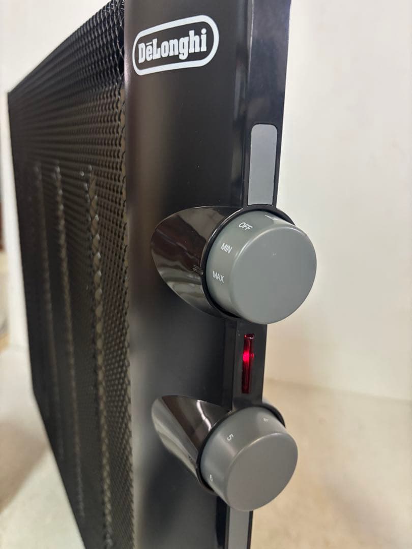 【ほぼ未使用‼️】デロンギ(DeLonghi) マイカパネルヒーター ブラック