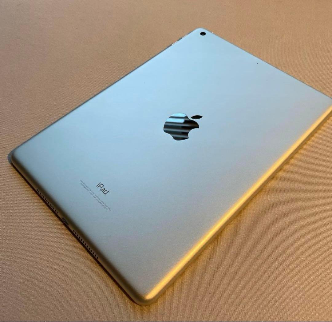 【美品】Apple iPad 第5世代 シルバー　フィルム付き