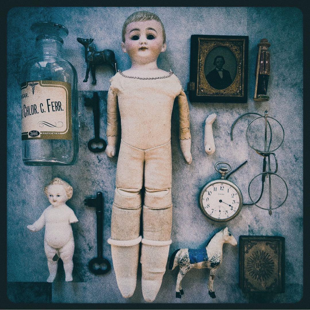 アンティーク　 ブロンドの少年　ビスクドール グラスアイ