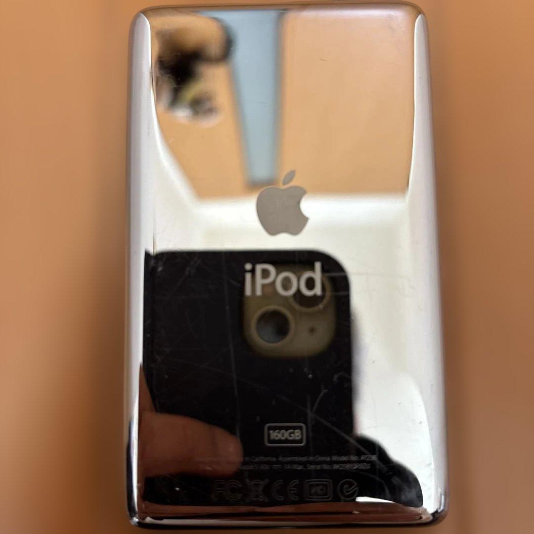 Apple iPod Classic 160GB シルバー USBケーブル付き