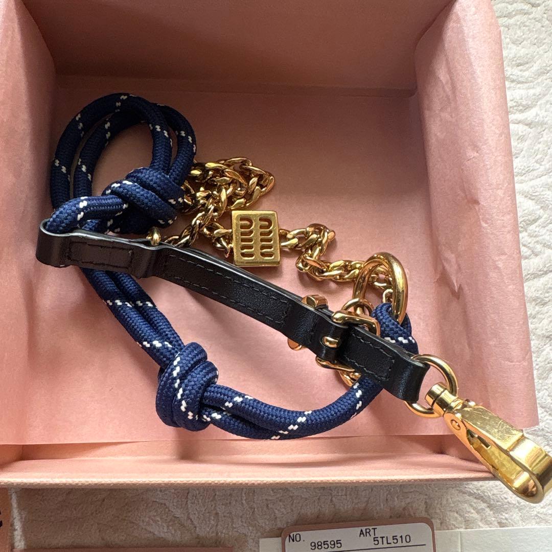 MIUMIUミュウミュウ美品チャームネイビーstory12月号掲載品